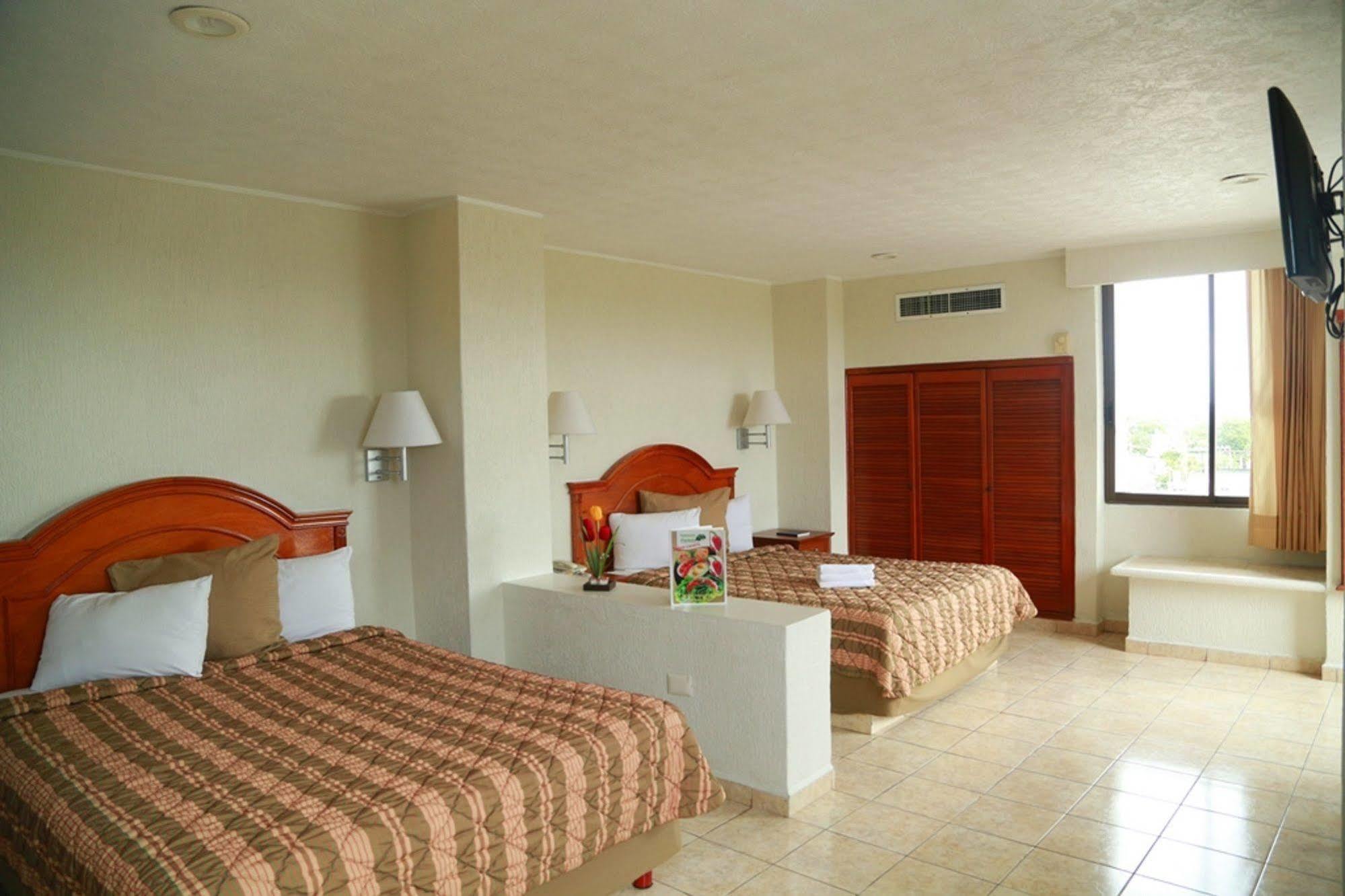 Hotel & Suites Real Del Lago Villahermosa Zewnętrze zdjęcie